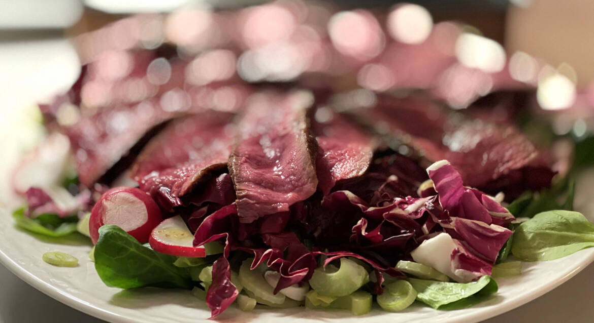 Heiderinder_Huefte_Steak_auf_Salat.jpg